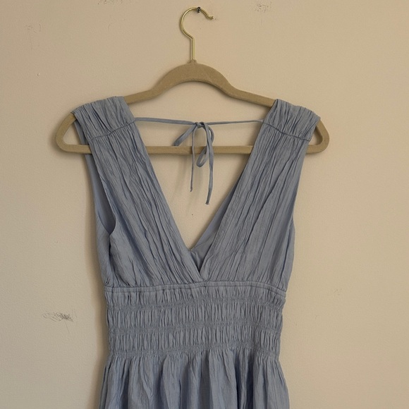 Abercrombie & Fitch Crinkle Textured Smocked Waist Maxi Dress in Blue Grecian - Picture 9 of 10